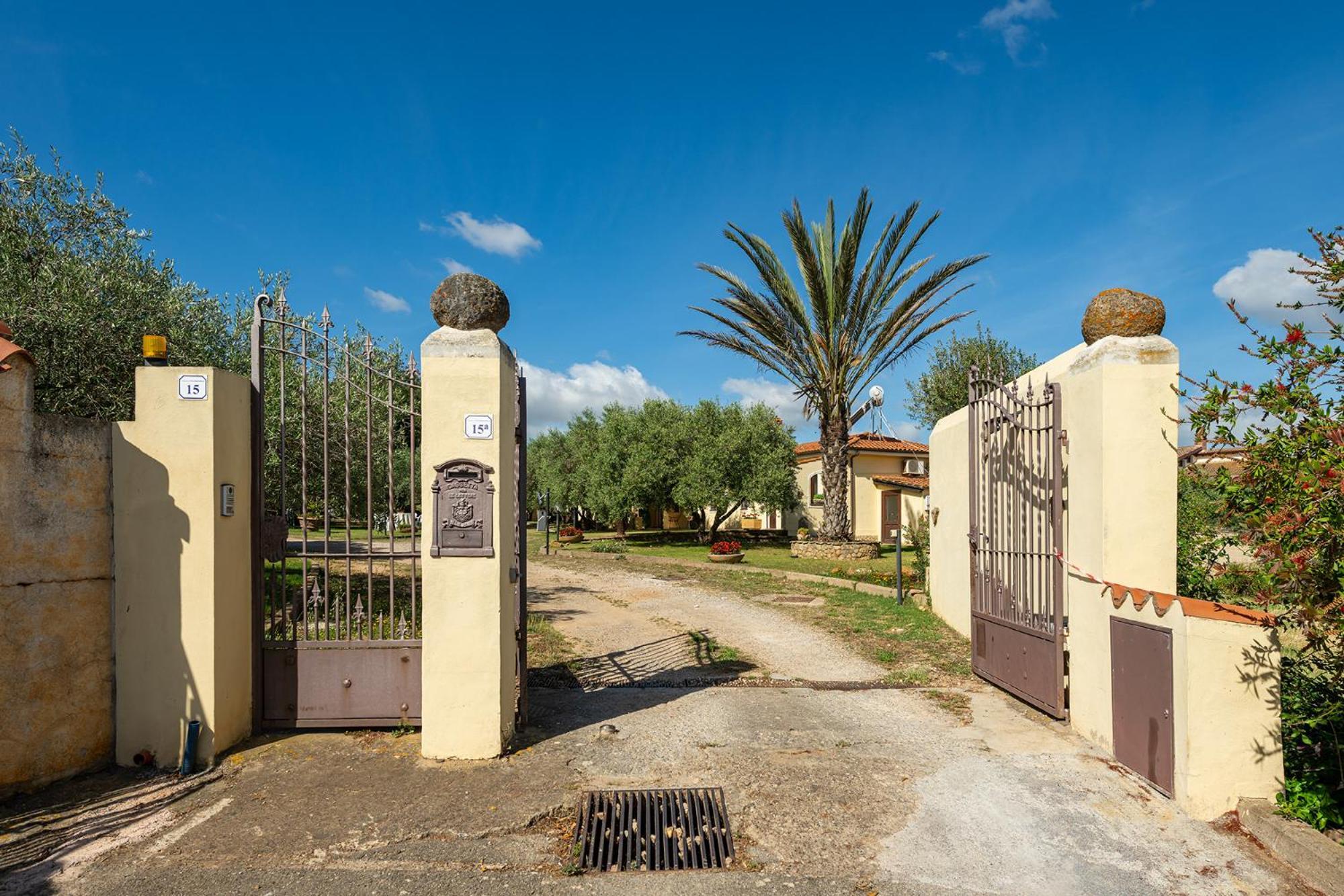 Residenza Parco Degli Ulivi Villa Villamassargia Exterior foto
